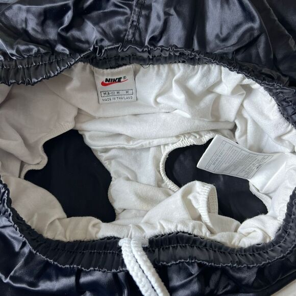 VTG Nike Womens Shorts Medium - Picture 4 of 4